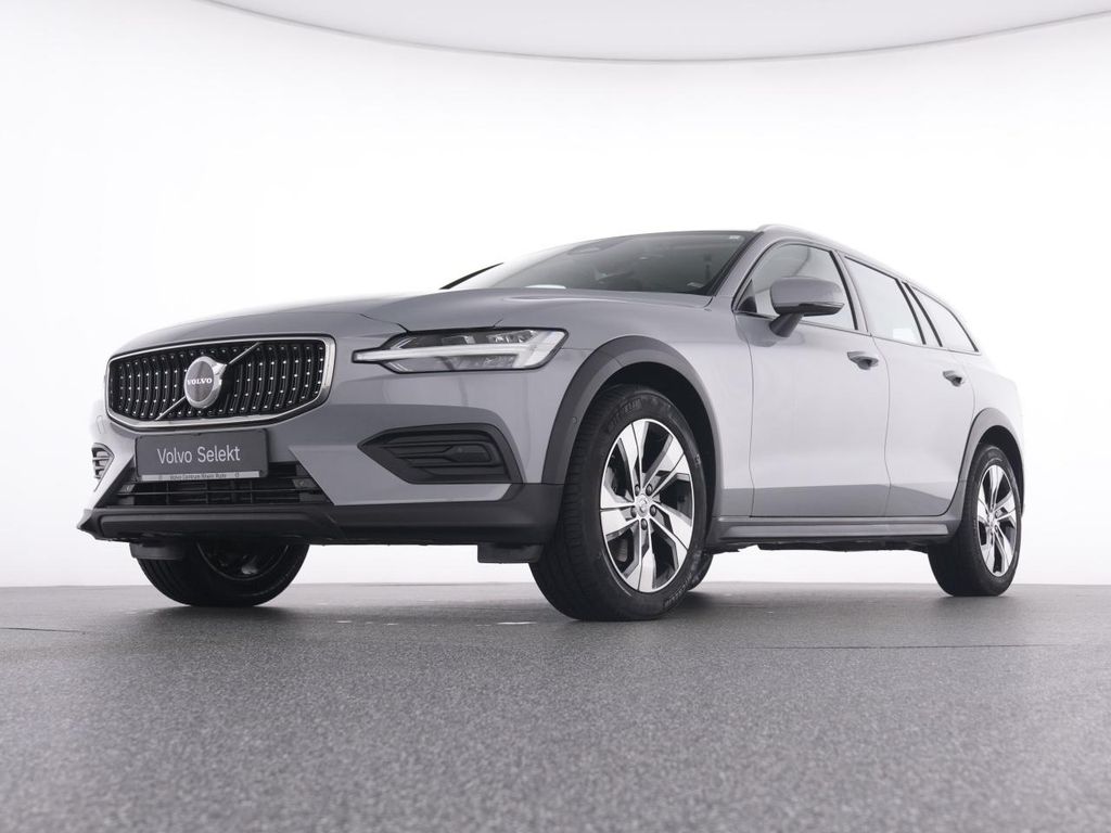Volvo V60 Cross Country 2023