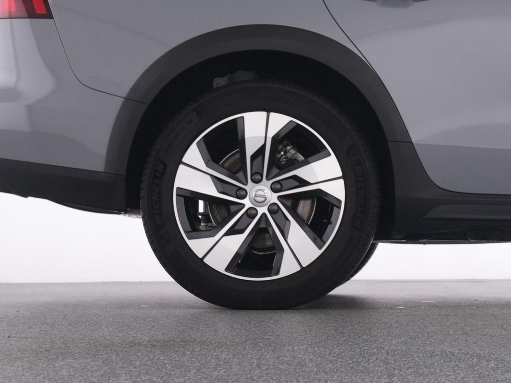 Volvo V60 Cross Country 2023