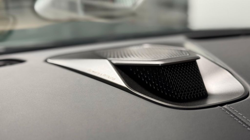 Aston Martin V8 Vantage 2025