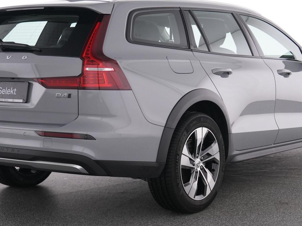 Volvo V60 Cross Country 2023