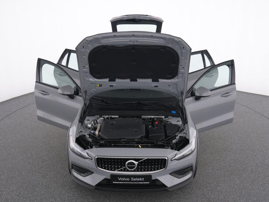 Volvo V60 Cross Country 2023