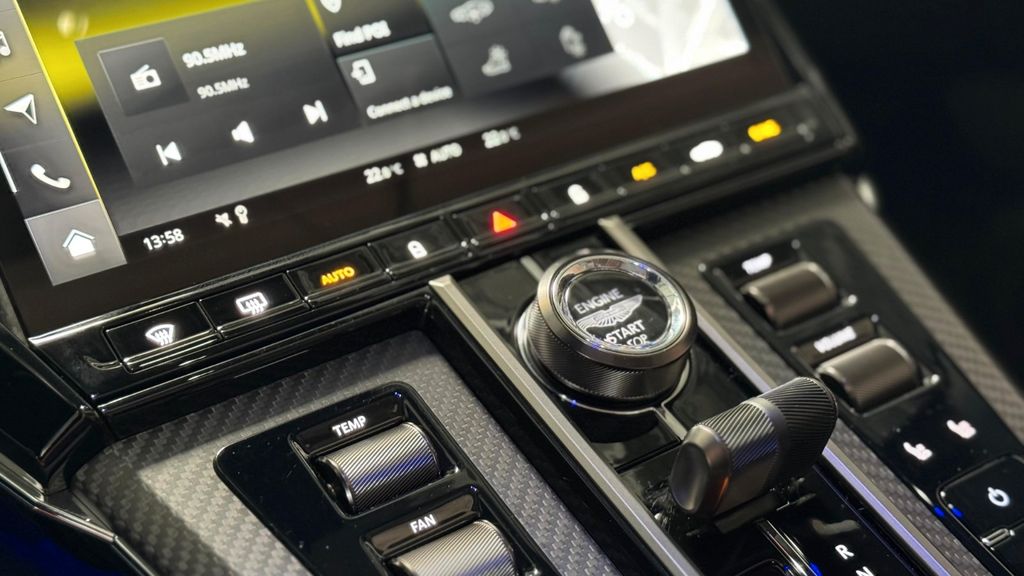 Aston Martin V8 Vantage 2025