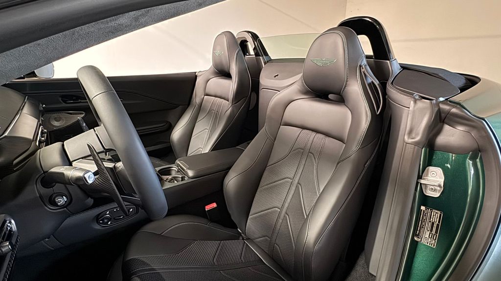 Aston Martin V8 Vantage 2025