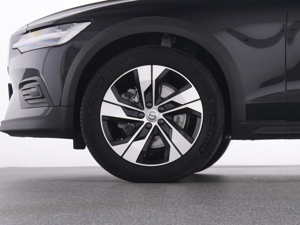Volvo V60 Cross Country 2023