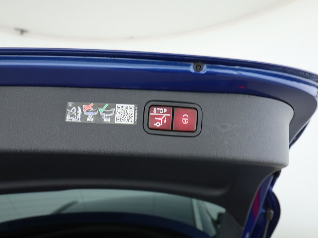 Mercedes-Benz C 300 2025