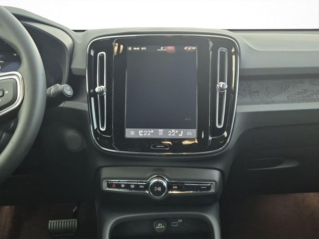 Volvo EX40 2025