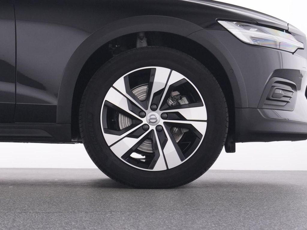 Volvo V60 Cross Country 2023