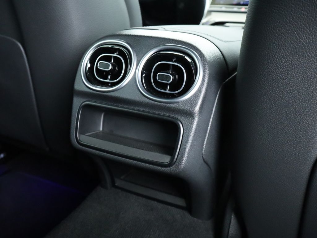 Mercedes-Benz C 300 2025