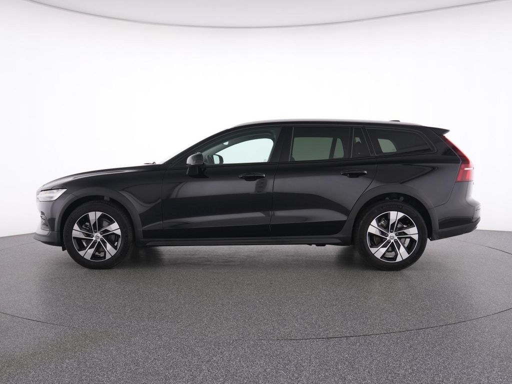 Volvo V60 Cross Country 2023