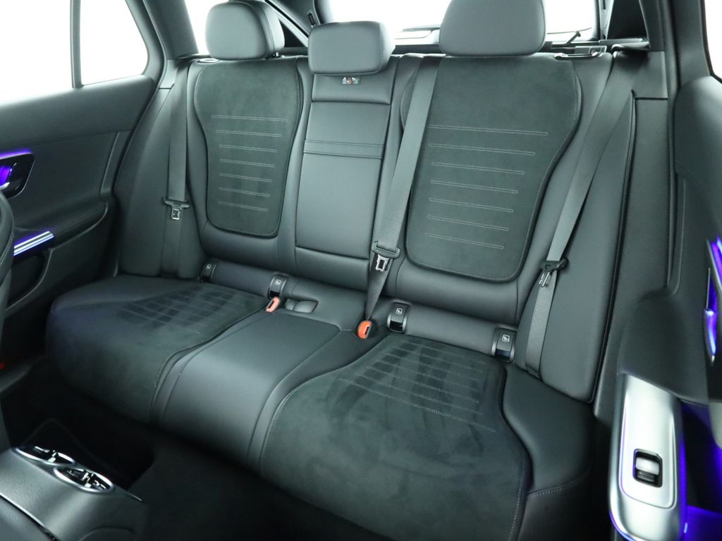 Mercedes-Benz C 300 2025