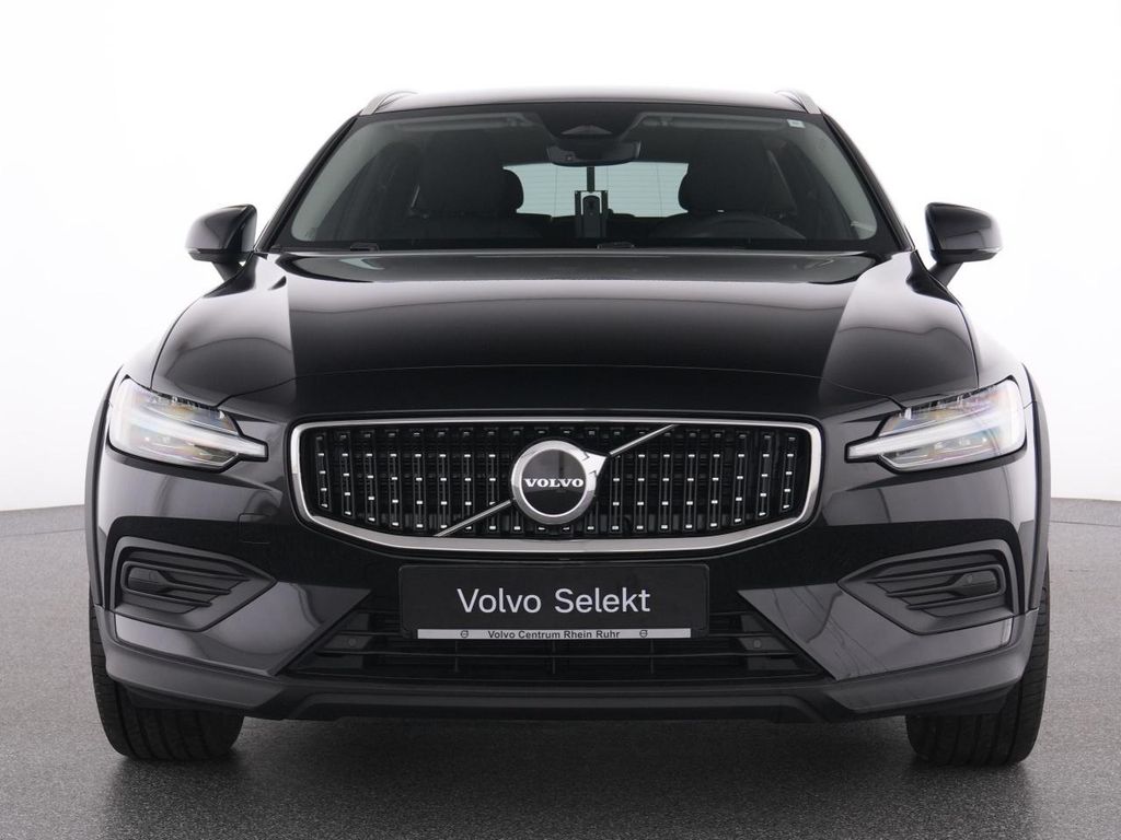Volvo V60 Cross Country 2023