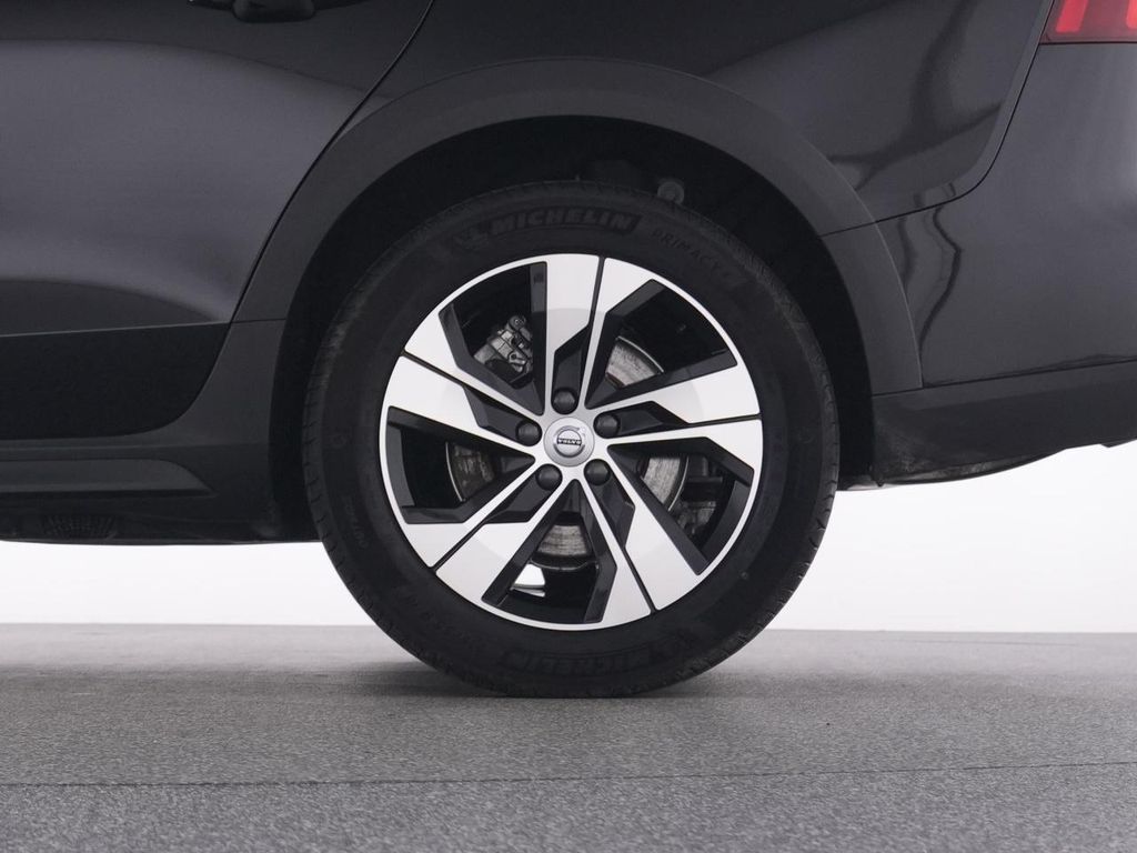 Volvo V60 Cross Country 2023