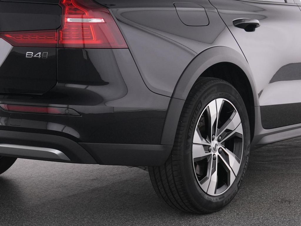 Volvo V60 Cross Country 2023