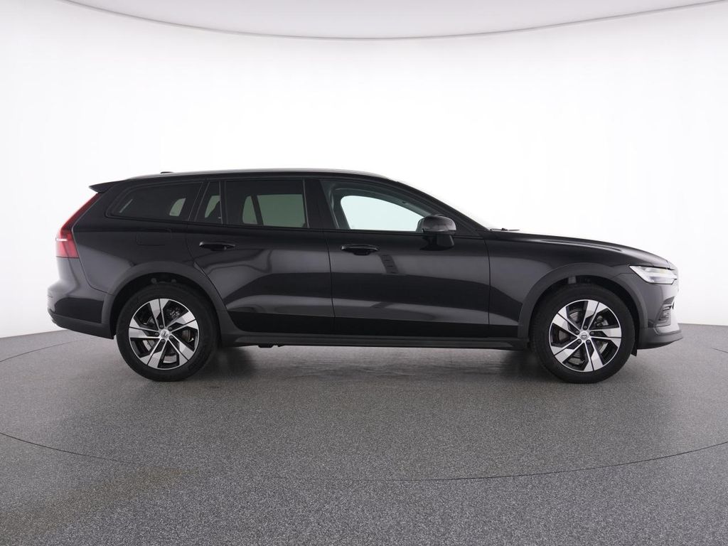 Volvo V60 Cross Country 2023
