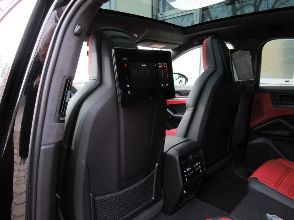 Porsche Cayenne 2025