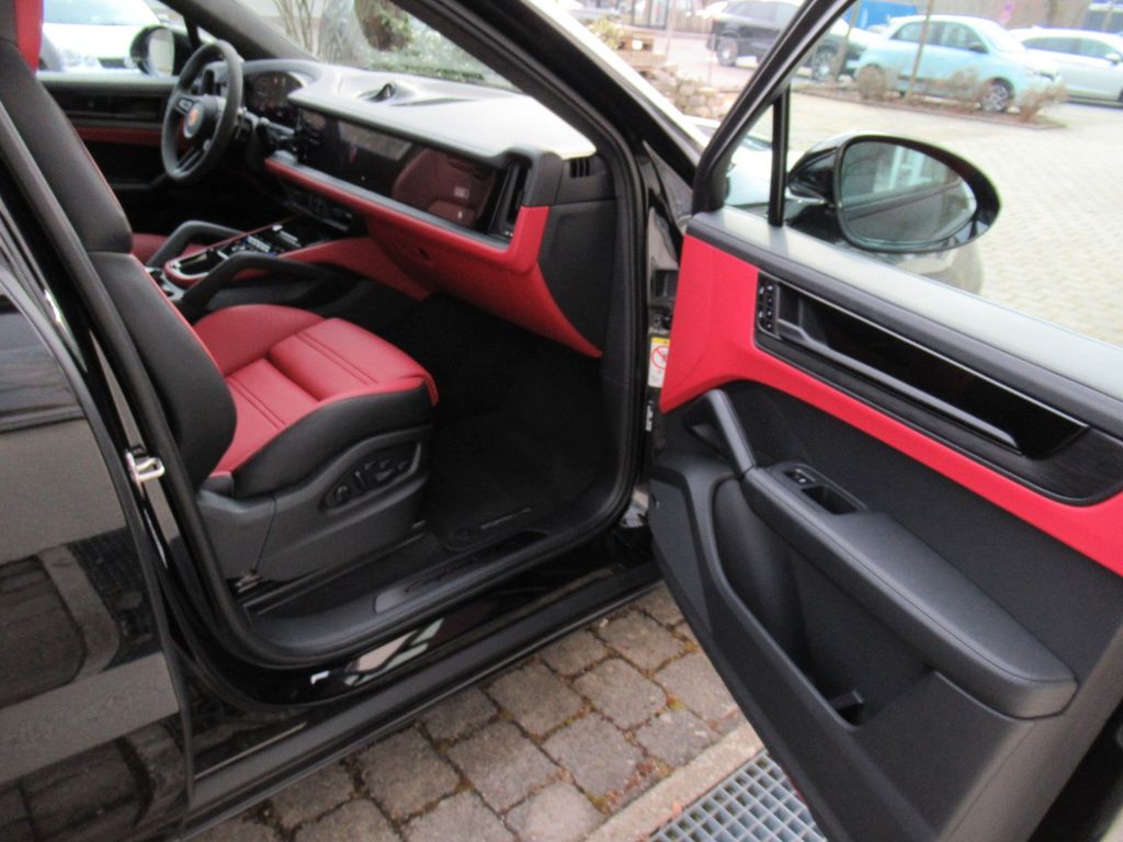 Porsche Cayenne 2025