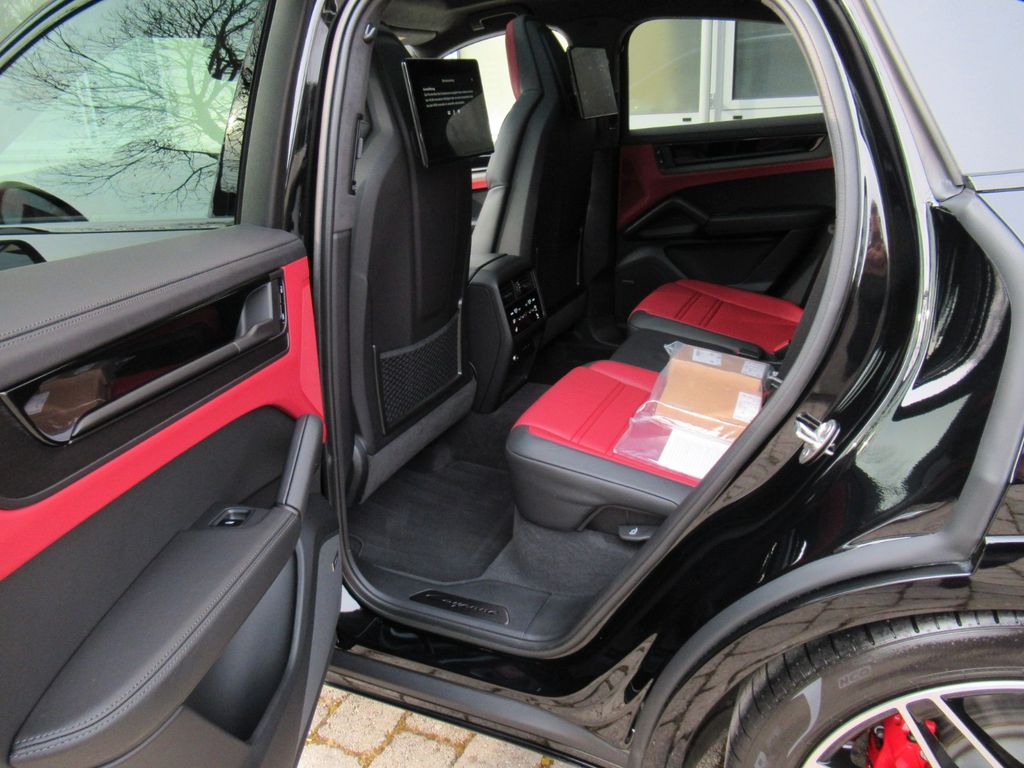 Porsche Cayenne 2025