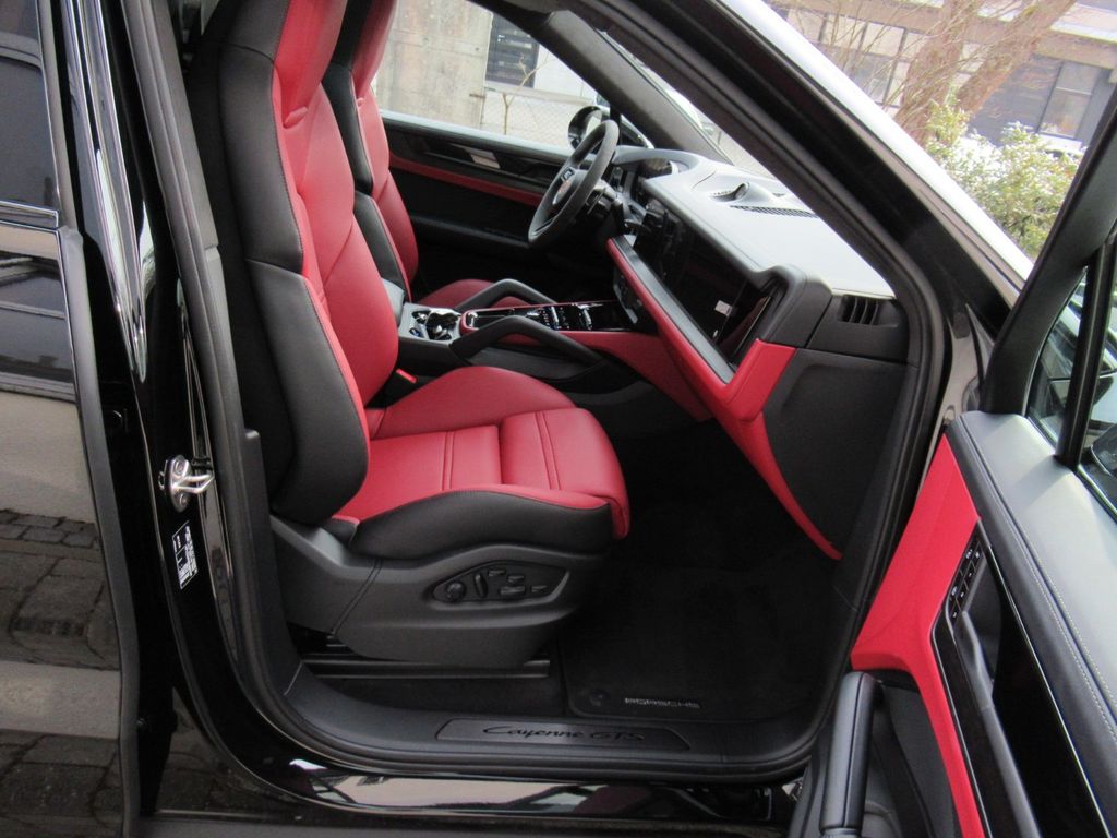 Porsche Cayenne 2025