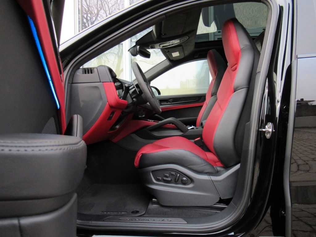 Porsche Cayenne 2025