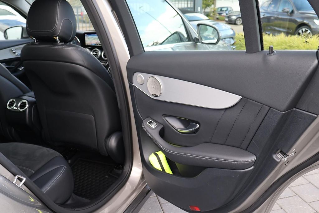 Mercedes-Benz GLC 300 2021