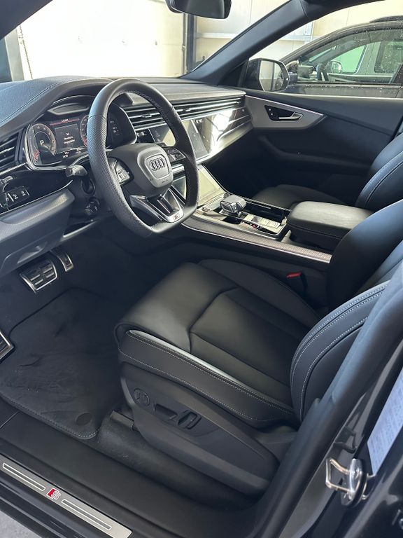 Audi SQ8 2025