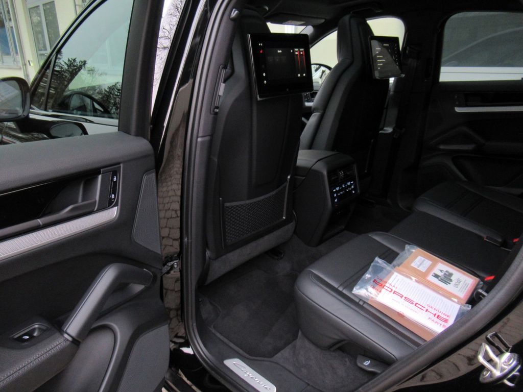 Porsche Cayenne 2025