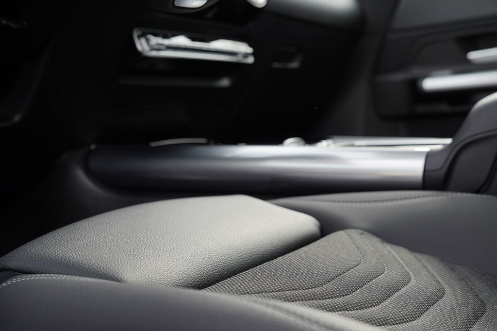 Mercedes-Benz EQA 2024