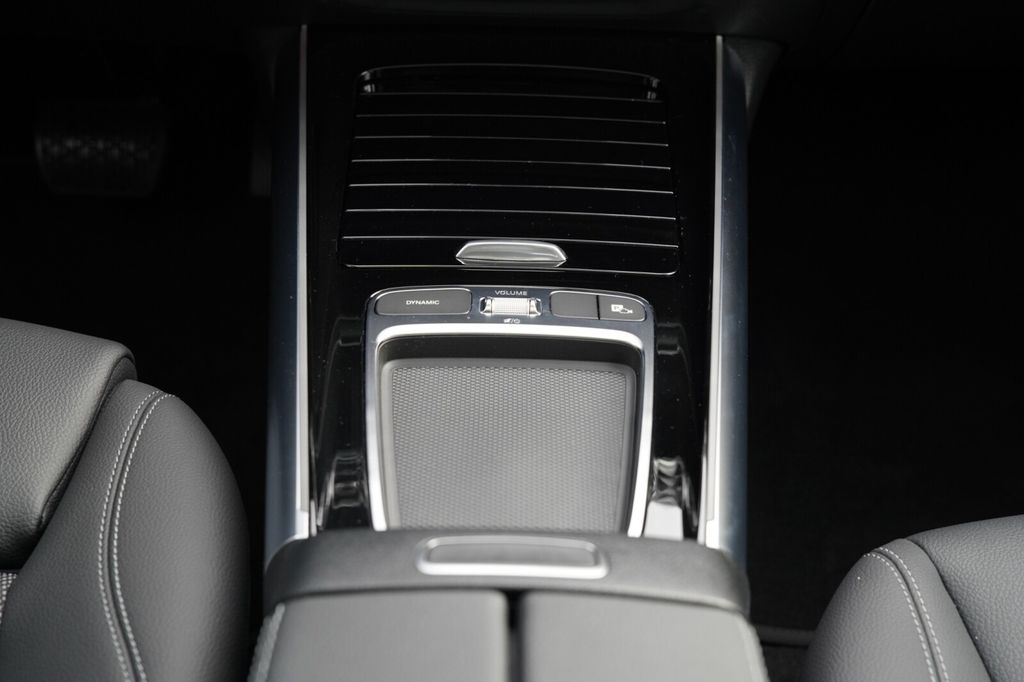 Mercedes-Benz EQA 2024