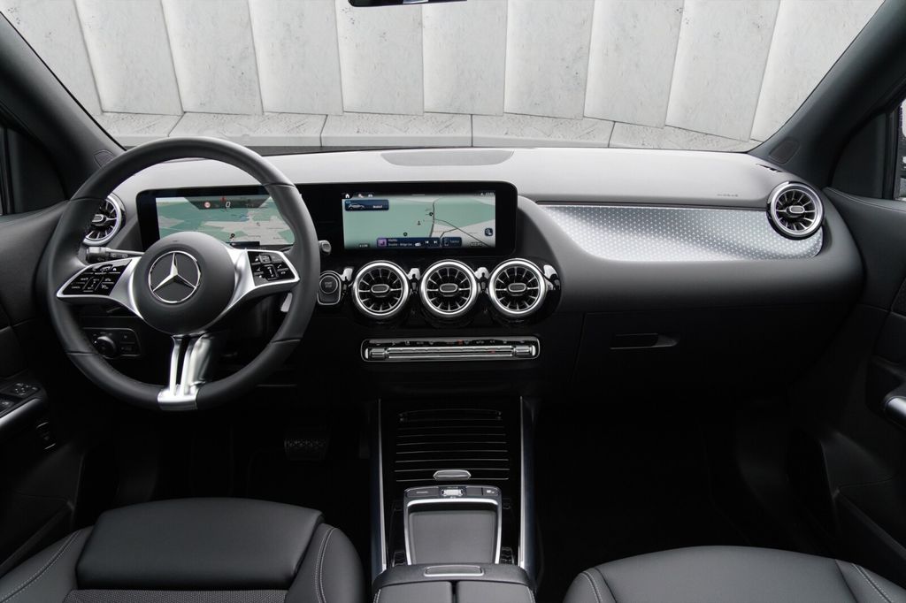 Mercedes-Benz EQA 2024