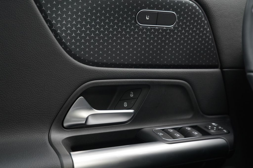 Mercedes-Benz EQA 2024