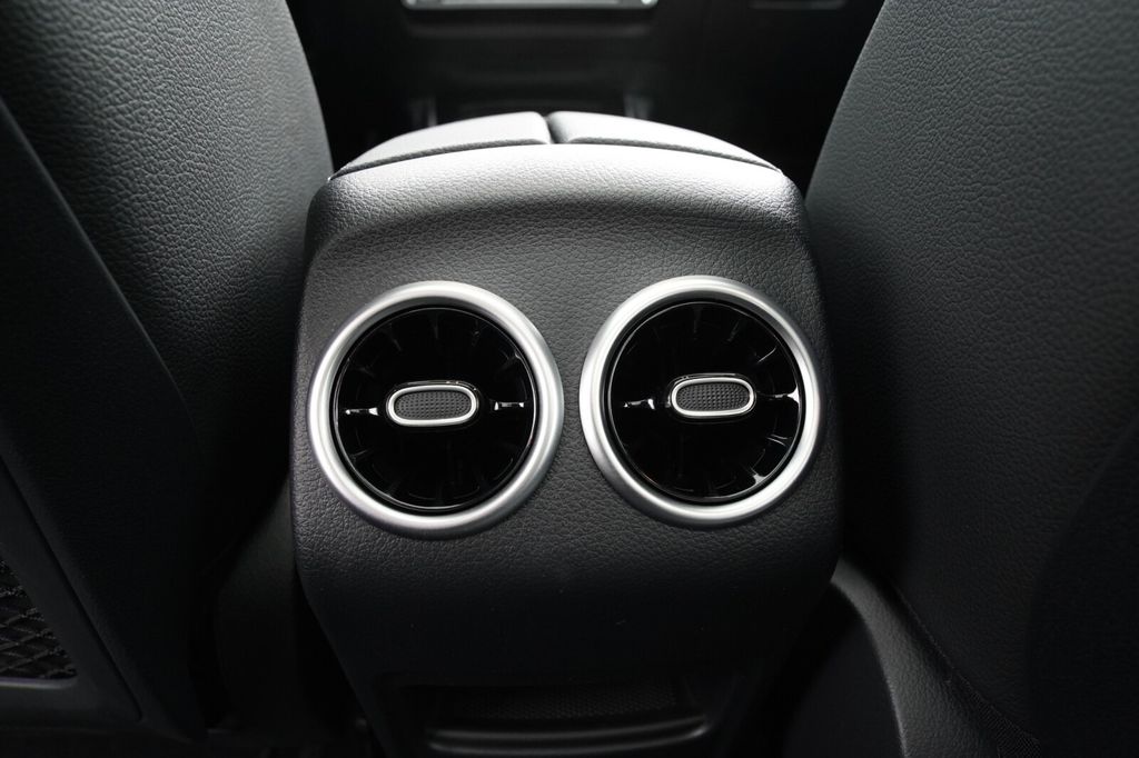 Mercedes-Benz EQA 2024