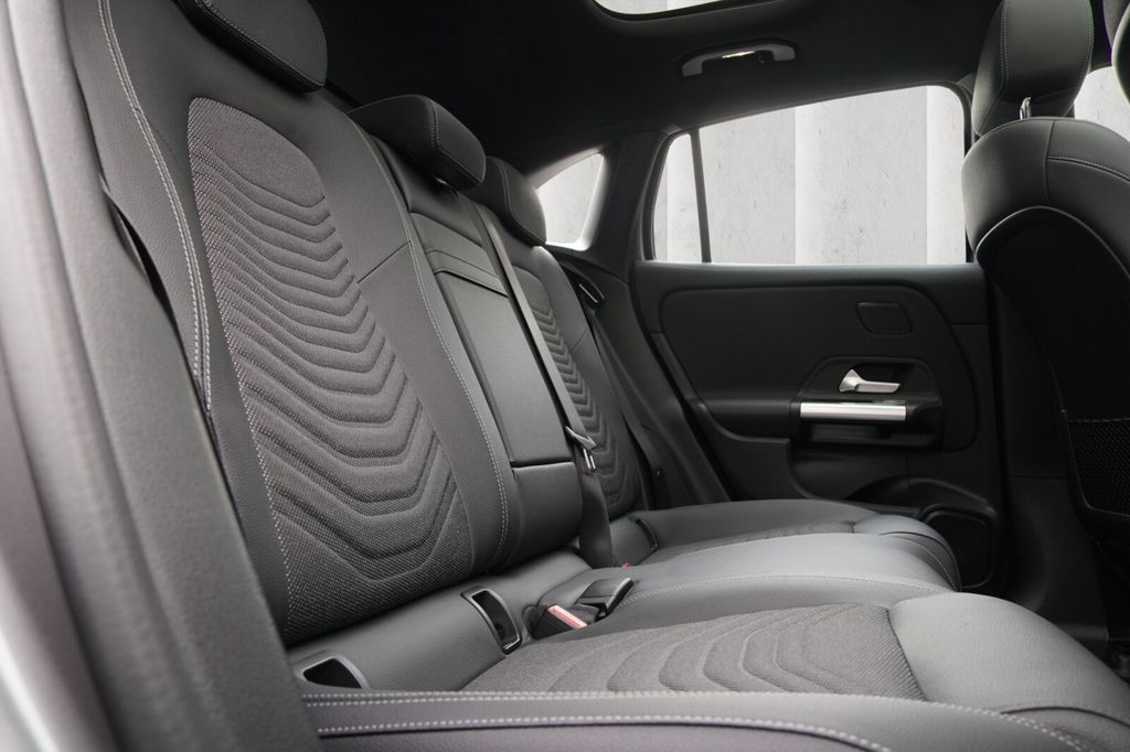 Mercedes-Benz EQA 2024