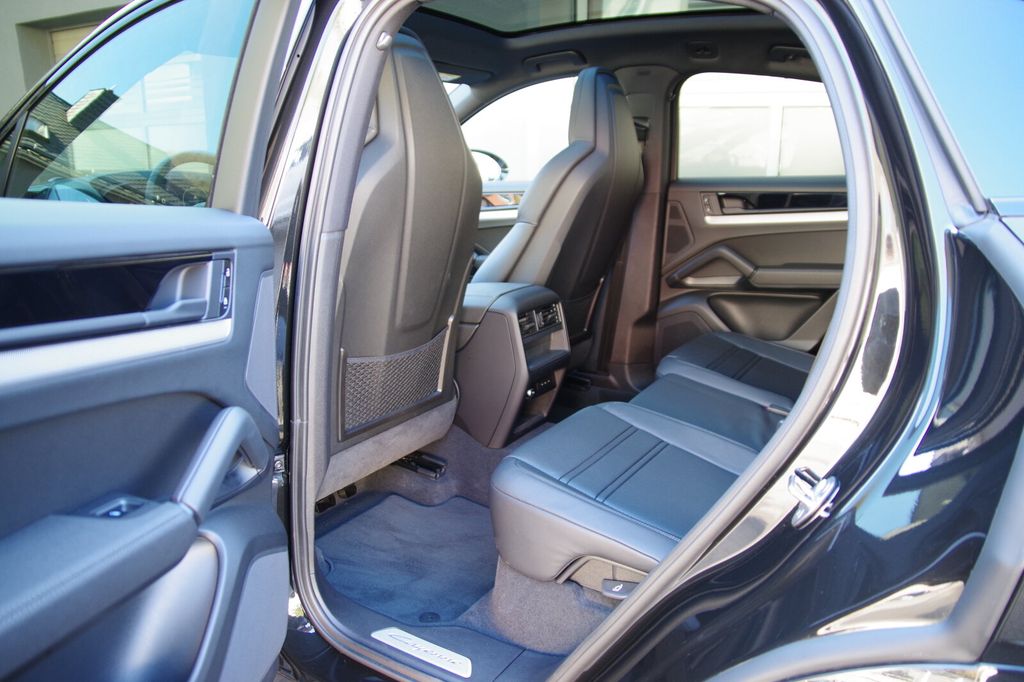 Porsche Cayenne 2025