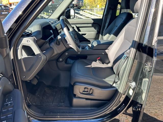 Land Rover Defender 2024