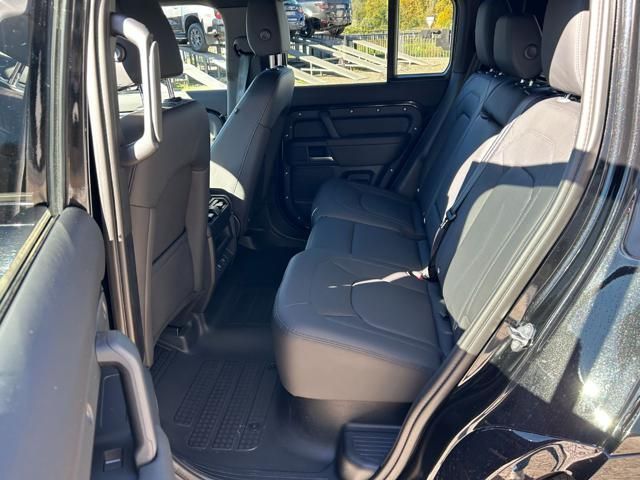 Land Rover Defender 2024