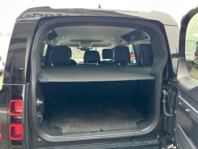 Land Rover Defender 2024