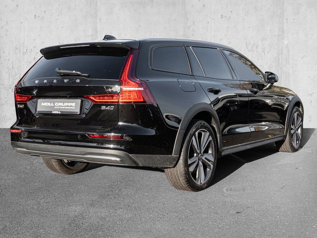 Volvo V60 Cross Country 2023
