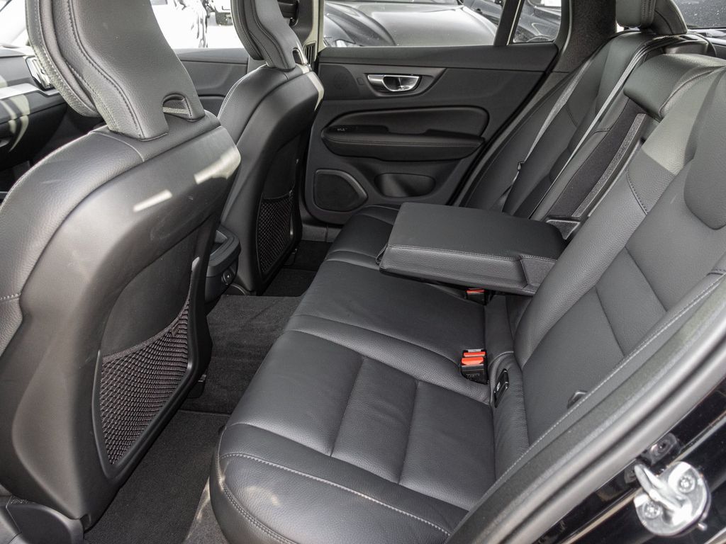 Volvo V60 Cross Country 2023