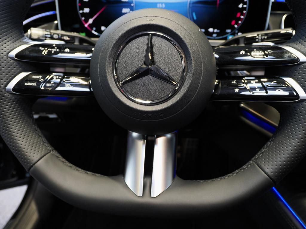 Mercedes-Benz E 300 2025