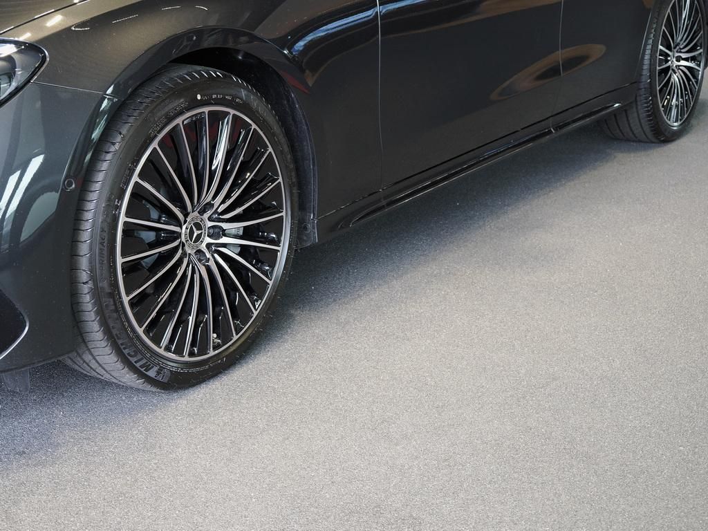 Mercedes-Benz E 300 2025