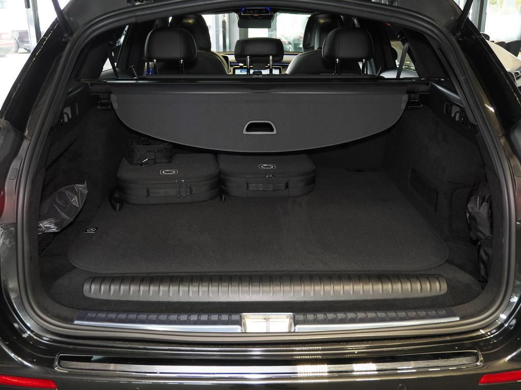 Mercedes-Benz E 300 2025