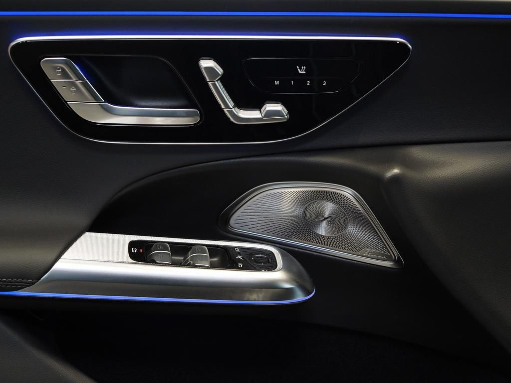 Mercedes-Benz E 300 2025