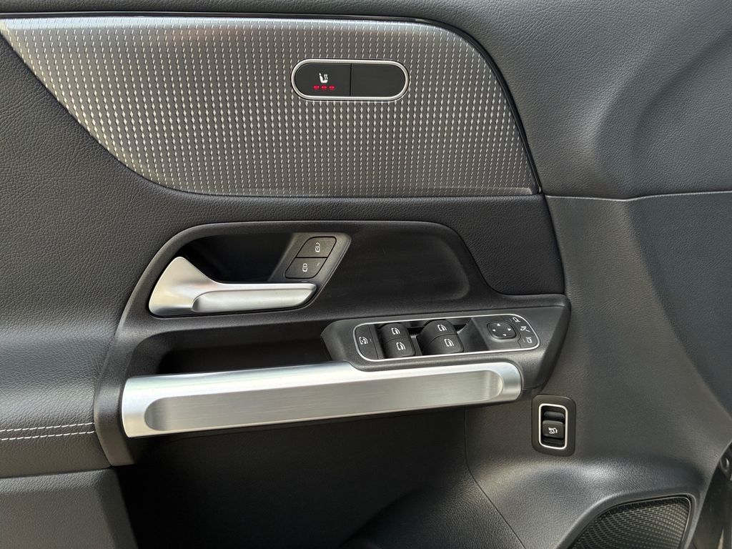 Mercedes-Benz GLB 220 2023