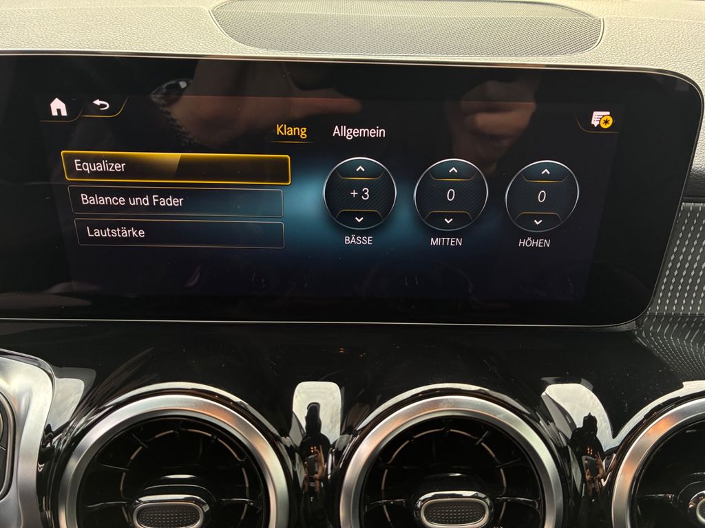 Mercedes-Benz GLB 220 2023