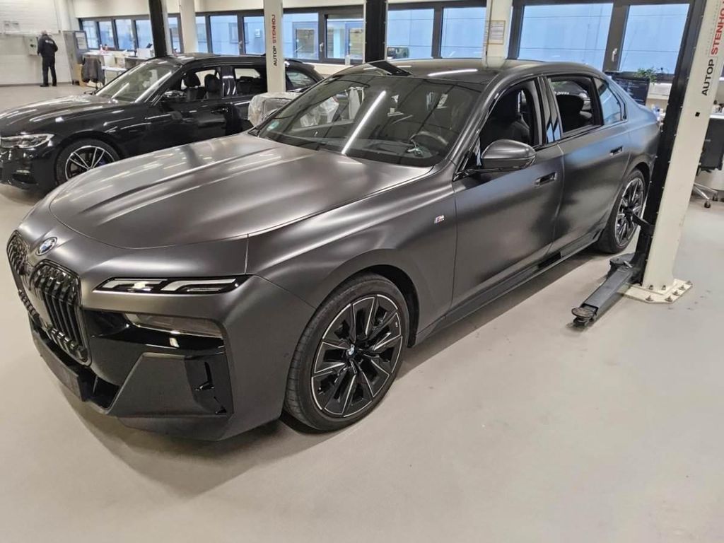BMW i7 2023