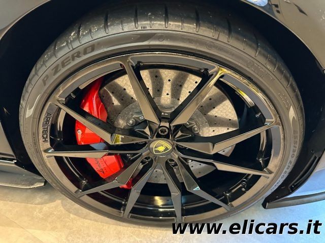 Lamborghini Aventador 2021