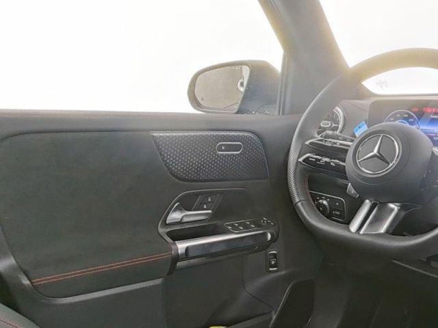 Mercedes-Benz EQB 2025