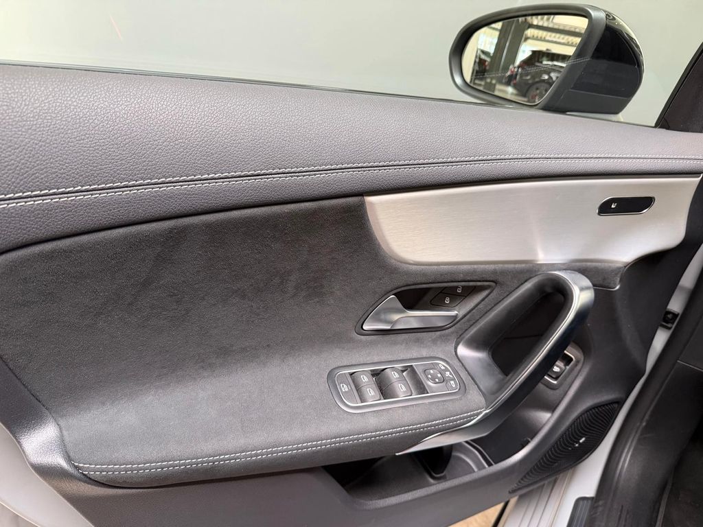 Mercedes-Benz CLA 200 2025