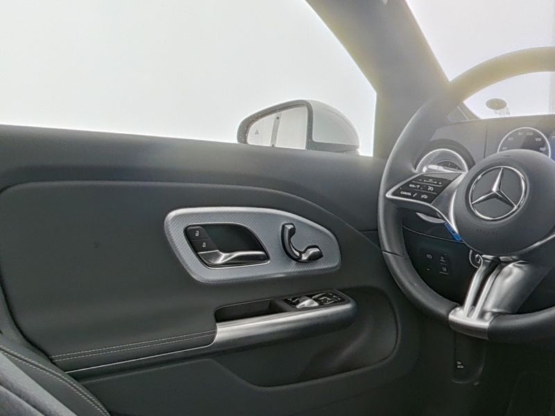 Mercedes-Benz CLA 350 2025