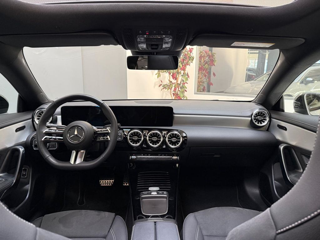 Mercedes-Benz CLA 200 2025